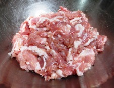 豚こま切れ肉の唐揚げネギソース　調理②