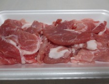 白菜と豚こまの生姜焼き　材料①