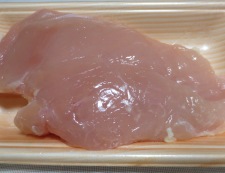 鶏むね肉と玉ねぎのカレーケチャップ炒め　材料①