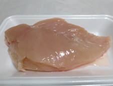 鶏むね肉のペハーソテーしょうがオニオンソース　材料①