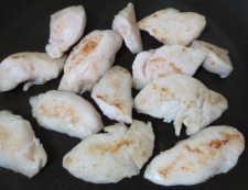 鶏ささみと青梗菜のペパー炒め　調理①
