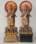 円福寺愛染明王立像（左）とそのレプリカ（右）