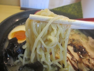 つか乃間　白湯ﾗｰﾒﾝ　麺